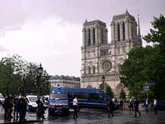 पेरिस : पुलिस अफसर पर हथौड़े से हमला, हमलावर को गोली मार किया घायल