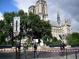 French Police Shoot Attacker Outside Notre Dame In Paris French Police Shoot Attacker Outside Notre Dame In Paris