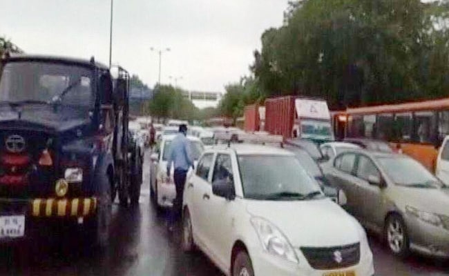 oil tanker overturns traffic jam
