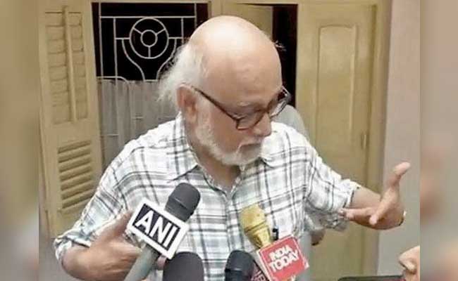 पार्था चटर्जी के लेख पर विवाद, कश्मीर में शख्स को जीप से बांधने की तुलना जलियांवाला बाग कांड से की