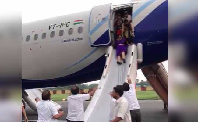 पटना : दिल्ली आने वाली इंडिगो फ्लाइट के केबिन से निकला धुआं, एयरपोर्ट पर मची अफरातफरी