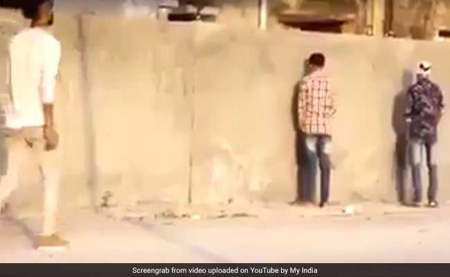 सड़क या दीवारों पर पेशाब करने वालों को मिलेगी ये सजा! 20 दिन में 28 लाख बार देखा गया यह वीडियो