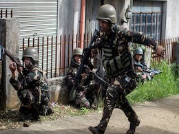 Philippine Troops Raise Flag For Independence Day As Bombs Fall On ISIS-Held City Philippine Troops Raise Flag For Independence Day As Bombs Fall On ISIS-Held City