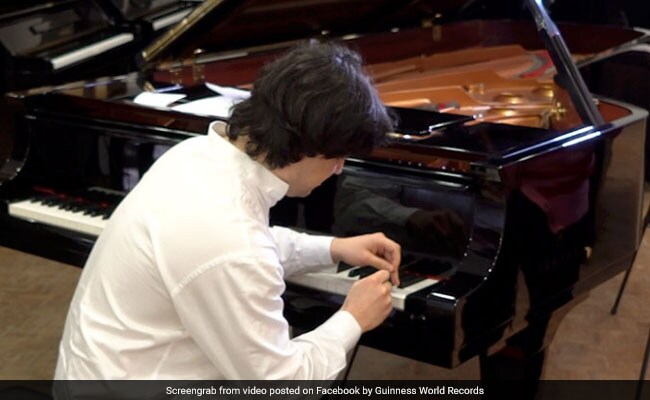 Man Hits Single Piano Key 824 Times In One Minute, Sets World Record Man Hits Single Piano Key 824 Times In One Minute, Sets World Record