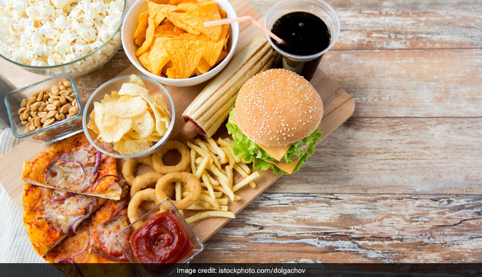 Weight Loss Diet: Eating Late Dinner May Lead To Weight Gain; Say Experts