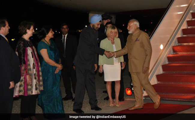 PM invites US CEOs to invest in India