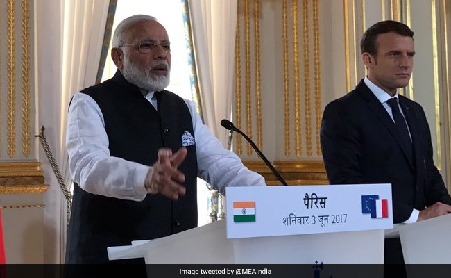 PM Narendra Modi Tells French President Emmanuel Macron India Will 'Go Beyond' Paris Climate Accord