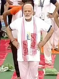 International Yoga Day 2017: Rainy Start To Yoga Day, PM Narendra Modi Leads <i>Asanas</i> In Lucknow - Highlights