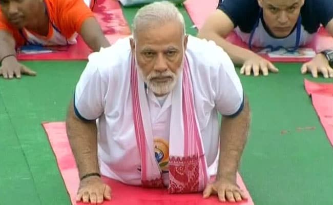 International Yoga Day 2017: Rainy Start To Yoga Day, PM Narendra Modi Leads Asanas In Lucknow - Highlights