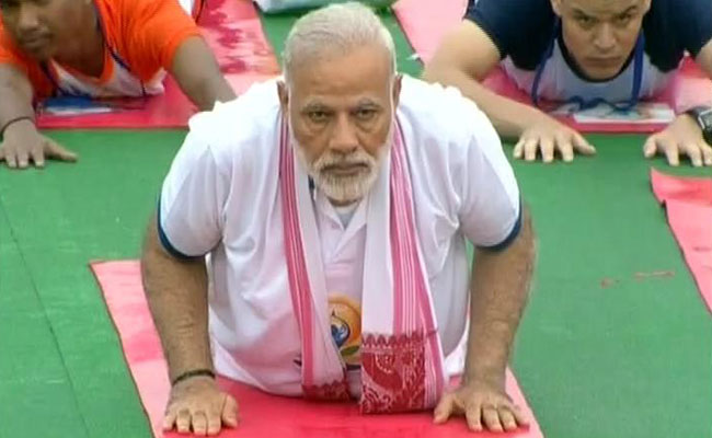 International Yoga Day 2017: Rainy Start To Yoga Day, PM Narendra Modi Leads <i>Asanas</i> In Lucknow - Highlights