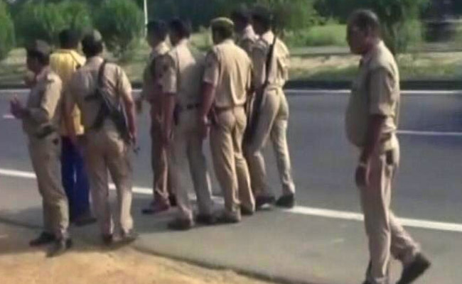 मध्यप्रदेश : जबलपुर में NSUI कार्यकर्ताओं और पुलिस के बीच टकराव
