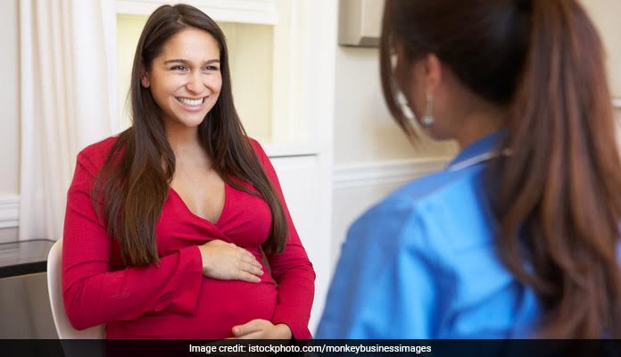 Pregnancy Myths: गर्भावस्था के दौरान हर औरत को झेलनी पड़ती हैं ये 4 बेतुकी सलाहें...