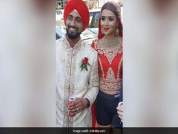 Video : दुल्हन ने चोली तो पहनी लेकिन लहंगे की जगह पहन लिया शॉर्ट्स Video : दुल्हन ने चोली तो पहनी लेकिन लहंगे की जगह पहन लिया शॉर्ट्स