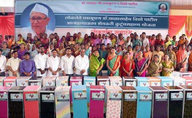 महाराष्ट्र : खुदकुशी करने वाले 208 किसानों के परिवारों को कांग्रेस विधायक पाटिल ने गोद लिया