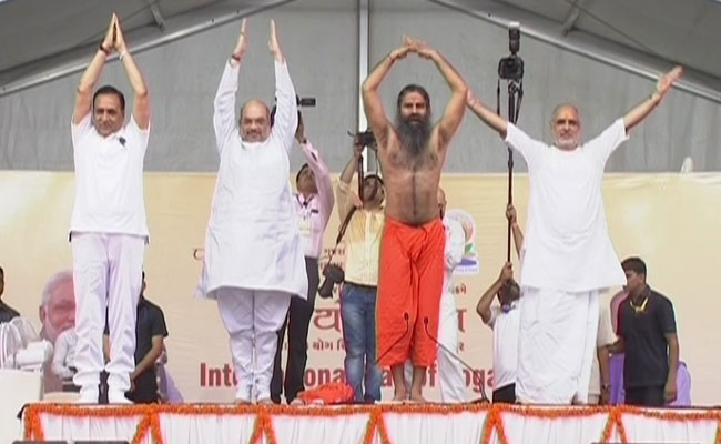 अहमदाबाद : बाबा रामदेव और अमित शाह की अगुवाई बना में योग का विश्व रिकॉर्ड