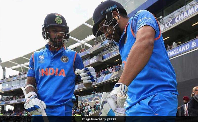 रोहित शर्मा, शिखर धवन ने पाकिस्तान से हार के बाद किए भावुक ट्वीट, तो भारतीय फैन्स ने दिए ऐसे जवाब... रोहित शर्मा, शिखर धवन ने पाकिस्तान से हार के बाद किए भावुक ट्वीट, तो भारतीय फैन्स ने दिए ऐसे जवाब...