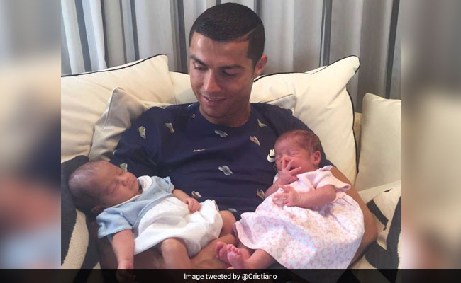 जुड़वां बच्चों के पिता बने क्रिस्टियानो रोनाल्डो, शेयर की फोटो