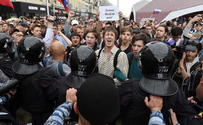 White House Condemns Russia Crackdown, Calls For Protesters' Release