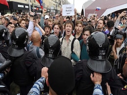 Russia Detains Dozens At Protest Supporting Rohingya Russia Detains Dozens At Protest Supporting Rohingya