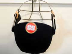 आईसीसी चैंपियंस ट्रॉफी : टीम इंडिया के ड्रेसिंग रूम में खिलाड़ियों का हौसला बढ़ाता सचिन तेंदुलकर का हेलमेट