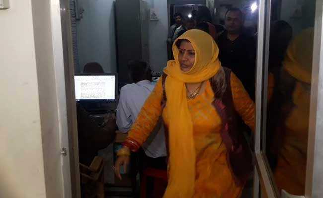 मसाज कराई, बाहुबली 2 देखी और पुलिस की गिरफ्त से फरार हो गई साध्वी जयश्री गिरी