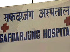 सफदरजंग अस्पताल के बाहर महिला ने बच्चे को जन्म दिया, 3 डॉक्टरों की ड्यूटी पर रोक, 5 को नोटिस