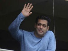 Eid With Salman Khan: See Pics Of The <I>Tubelight</i> Star Waving To Fans
