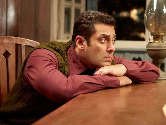 Salman Khan's <I>Tubelight</i> Welcomed With Cake And <i>Dhol</i>. But Twitter's Confused