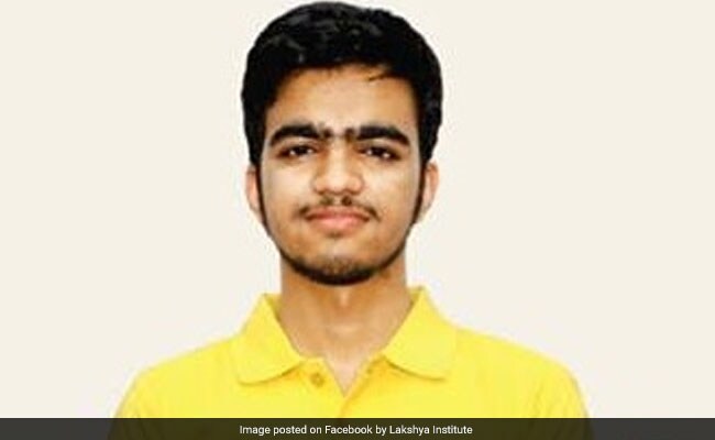 JEE Advanced 2017 Result: Sarvesh Mehtani From Chandigarh All India Topper, Pune's Akshat Chugh Second