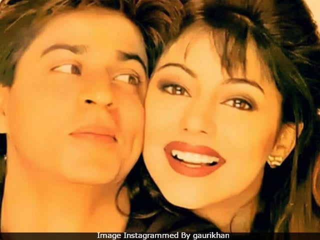 Dear Shah Rukh Khan, We Loved Your 'Retro Look' In This Pic Shared By Gauri