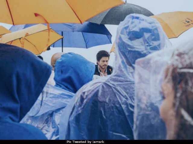 <I>Jab Harry Met Sejal</i>: Shah Rukh Khan's Bringing The <I>Rain Song</i>. Keep Umbrellas Ready