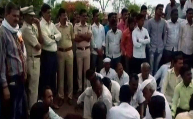 सोलापुर : किसान ने की आत्महत्या, सुसाइड नोट में लिखा - मेरी अंत्येष्टि तब तक न करना जब तक सीएम ना आएं