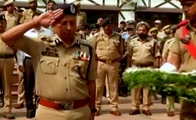 Kashmir Politicians Skip Ceremony To Pay Respects To Fallen Policemen