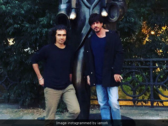 Shah Rukh Khan Shares A Selfie With Jab Harry Met Sejal Director Imtiaz Ali