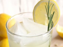 Summer drinks : खुद को रिफ्रेश और हाइड्रेट रखना है तो पीजिए ये ड्रिंक, सिर्फ 5 मिनट लगेंगे बनानें में Summer drinks : खुद को रिफ्रेश और हाइड्रेट रखना है तो पीजिए ये ड्रिंक, सिर्फ 5 मिनट लगेंगे बनानें में