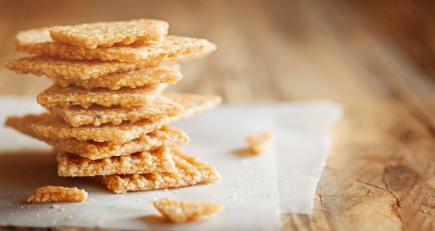 आज क्या बनाऊं: ठंड में जरूर बनाएं स्वाद और सेहत से भरपूर तिल-मावा बर्फी, तारीफ करते नहीं थकेंगे खाने वाले