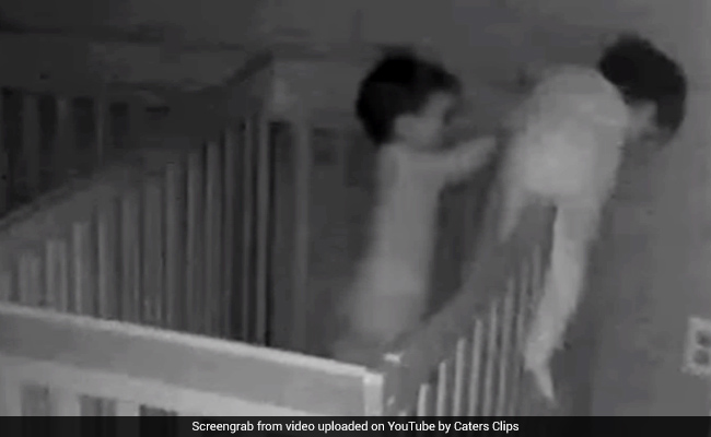 The Great Escape: आखि&zwj;र कहां भागने में एक दूसरे की मदद कर रहे हैं ये जुड़वां बच्चे...