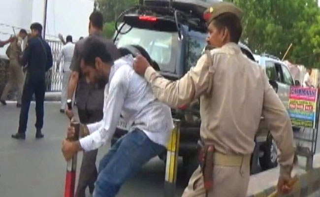 उत्तर प्रदेश पुलिस की गिरफ्त से 10 सालों में 742 कैदी भागे