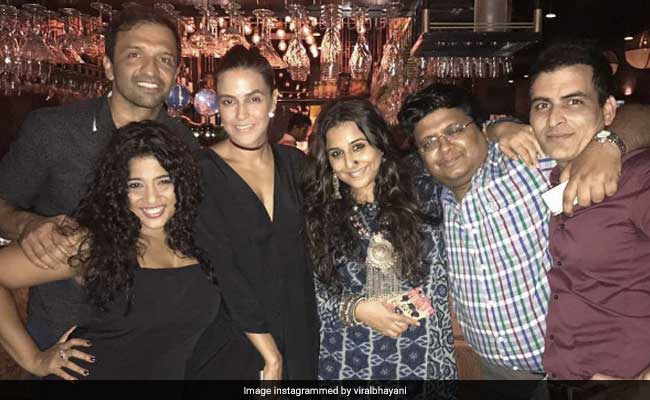 'तुम्‍हारी सुलु' की टीम के साथ जमकर पार्टी कर रही हैं विद्या बालन...