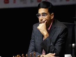 9वीं बाजी में विश्वनाथन आनंद ने कार्लसन से ड्रॉ खेला 9वीं बाजी में विश्वनाथन आनंद ने कार्लसन से ड्रॉ खेला