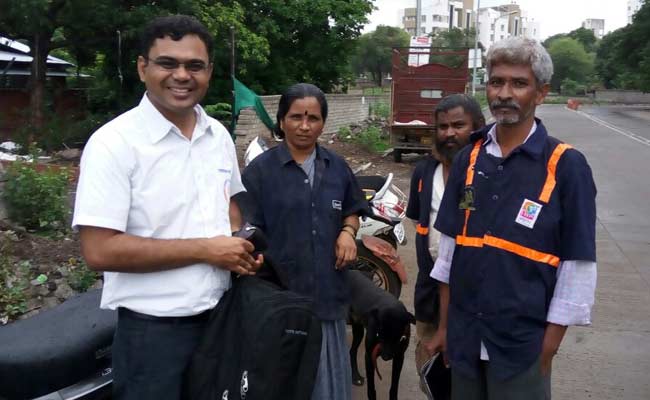 In Pune, Waste Picker Discovers Laptop, Traces Owner To Return It