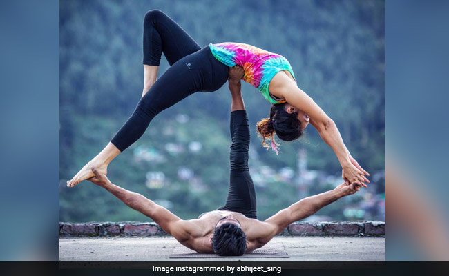 16 of the most impressive yoga poses on Instagram | Vogue India