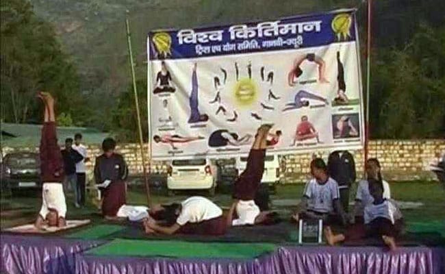 Himachal Students Set Golden Book Of World Records For Practicing Yoga