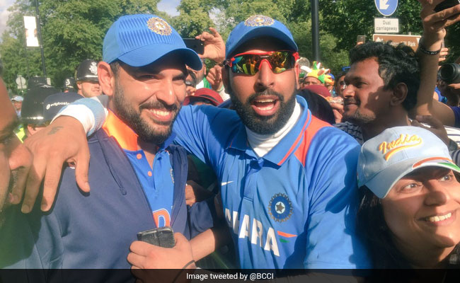 Yuvraj Singh Posed With His Doppelganger And The Pic Will Confuse You Too