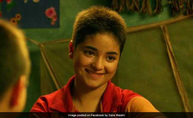 'दंगल' की अभिनेत्री जायरा वसीम की कार का हुआ एक्‍सीडेंट, बाल-बाल बचीं