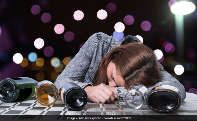 Students, Beware! Binge Drinking in College May Lower Job Prospects Later