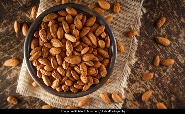 Here's How Many Almonds You Should Eat For A Healthy Heart