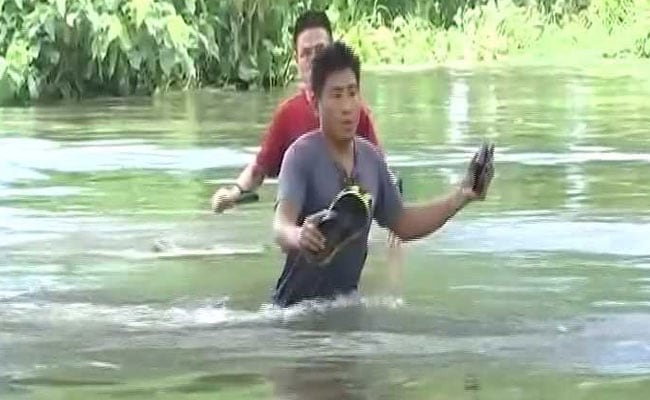 पूर्वोत्तर बाढ़ से बेहाल, अब तक 100 लोगों की जा चुकी है जान