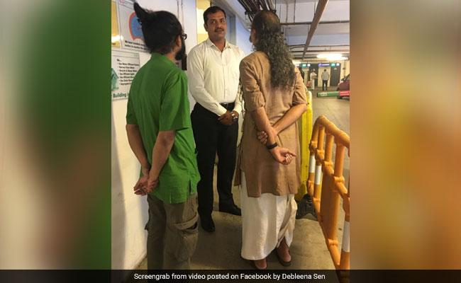 Was Denied Entry Into Kolkata Mall For Wearing <i>Dhoti</i>, Alleges Filmmaker