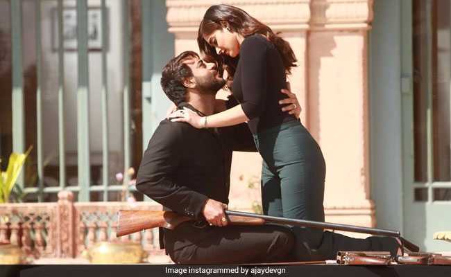 मेरे रश्के कमर... में दिखेगी अजय देवगन और इलियाना डिक्रूज की रोमांटिक केमिस्ट्री मेरे रश्के कमर... में दिखेगी अजय देवगन और इलियाना डिक्रूज की रोमांटिक केमिस्ट्री